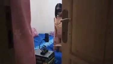 Bokep Indo Pacar Cantik Live Show Buka Baju Room VIP poster