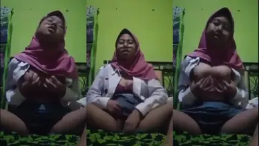 Bokep Jilbab Anak SMA Toket Gede Padat Rebutan poster