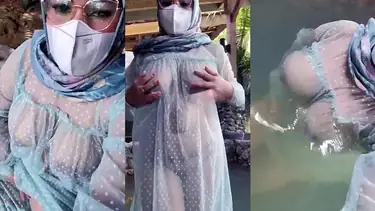 Bokep Jilbab Jilbab Transparan Kolam Renang Basah poster