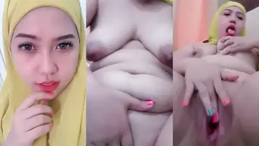 Bokep Jilbab Kuning Main Jari Sangat Dekat Show poster