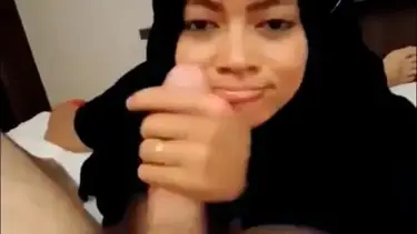 Bokep Jilbab Nekat Cicipi Batang Bule Langsung Kost poster