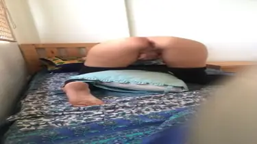 Intip Kakak Perempuan Lagi Asyik Colmek Kamar Kost poster